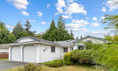 #717 Arbutus St Qualicum Beach, British Columbia V9K1K4