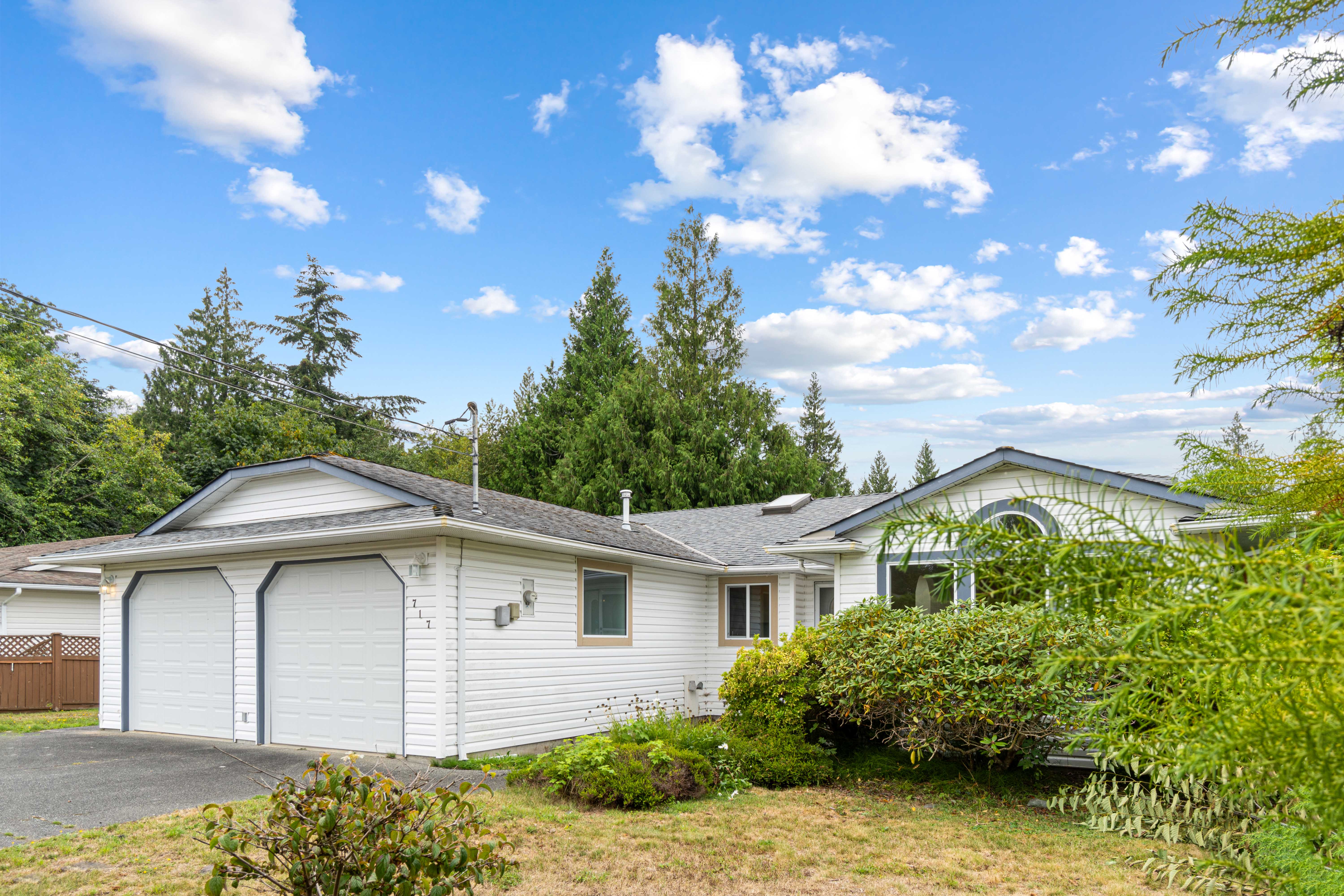 #717 Arbutus St Qualicum Beach, British Columbia V9K1K4